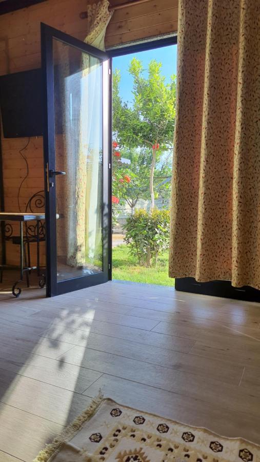 שקודר Room With Private Garden מראה חיצוני תמונה